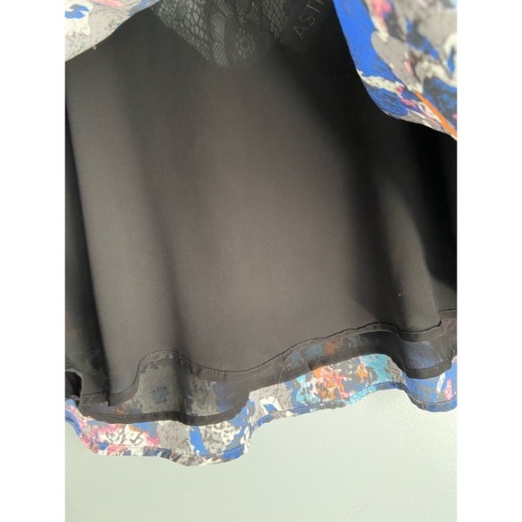 ASTR Multi-Color Camisole Crop Top - Picture 7 of 7